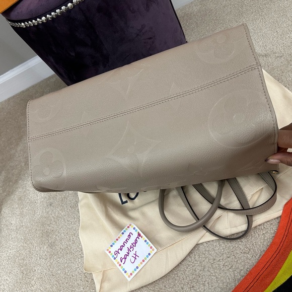 ⭐️Like New ⭐️ Louis Vuitton OnTheGo MM - Picture 16 of 16